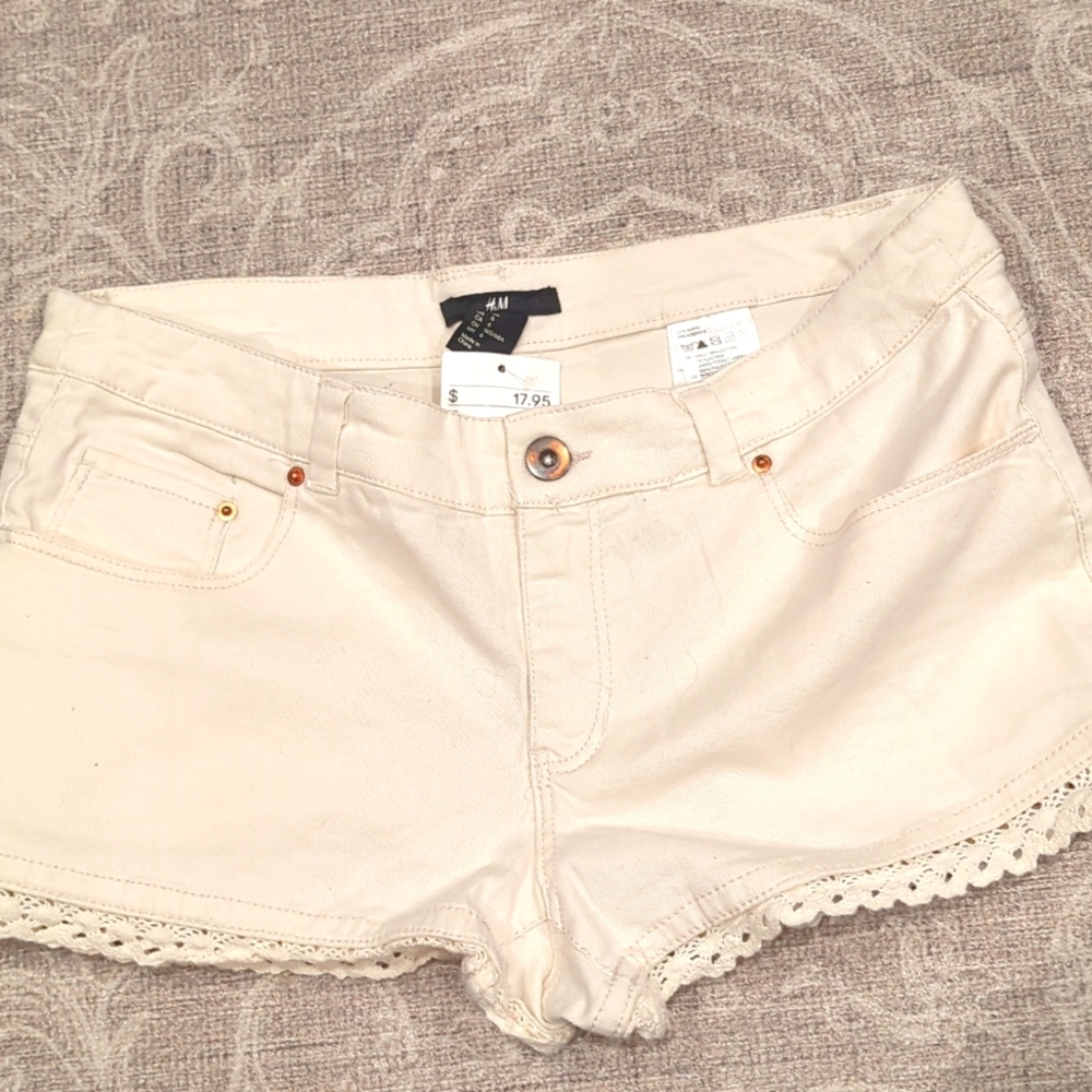 NWT - H&M S6 Cream Shorts